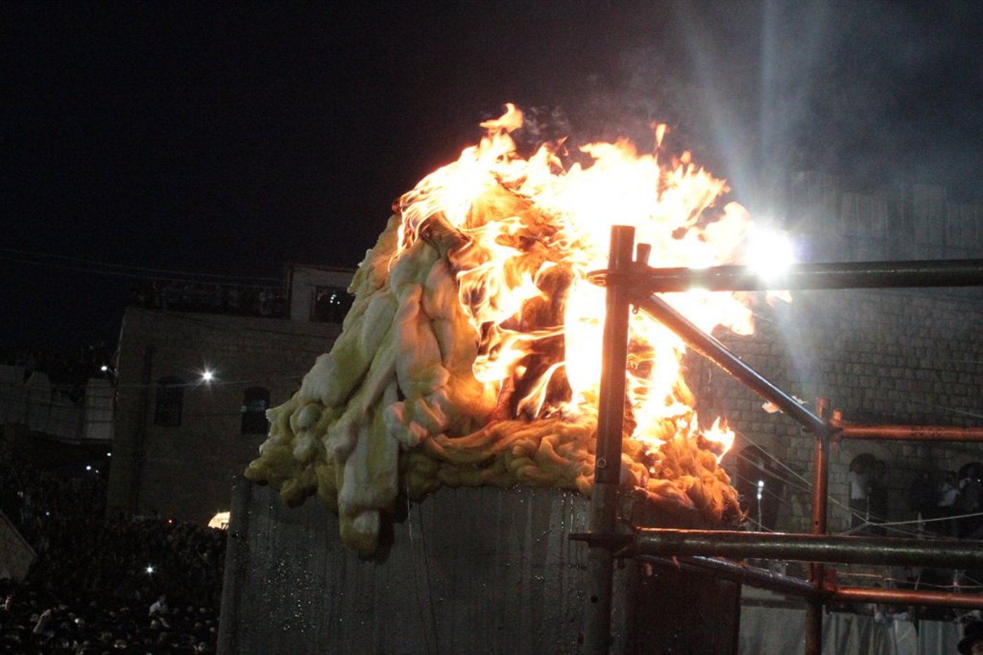 האדמו"ר מ'תולדות אהרון' נעל את אירועי ל"ג בעומר