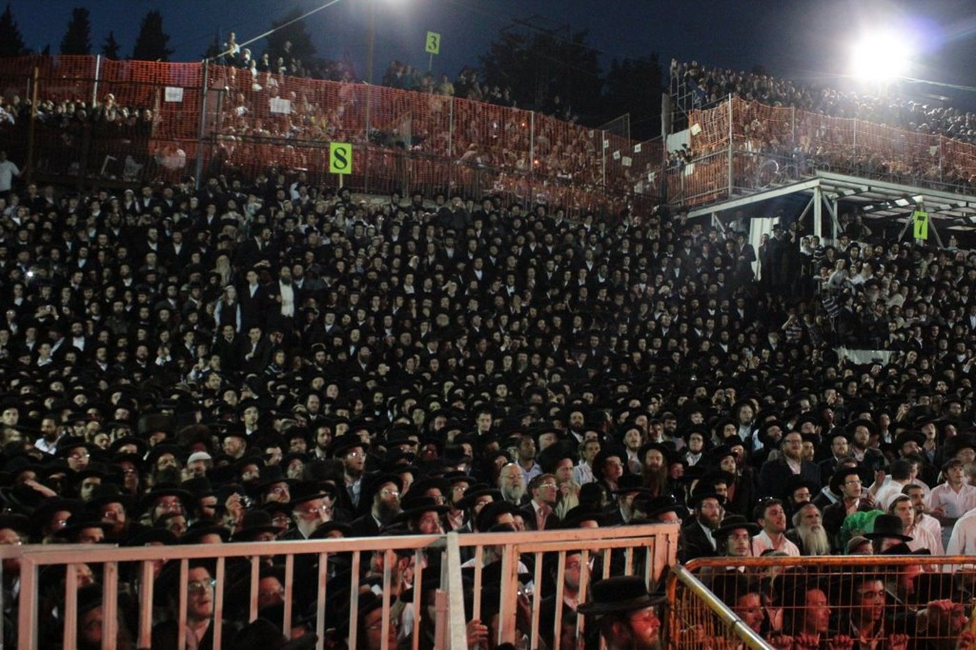 האדמו"ר מ'תולדות אהרון' נעל את אירועי ל"ג בעומר