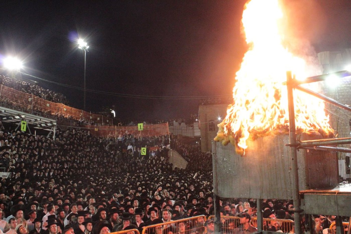האדמו"ר מ'תולדות אהרון' נעל את אירועי ל"ג בעומר