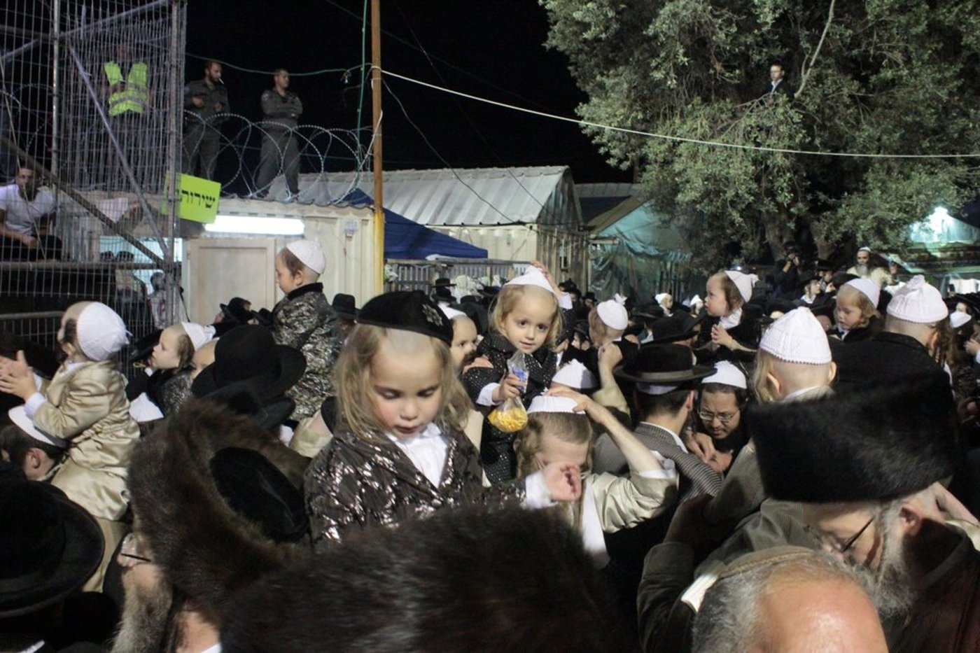 האדמו"ר מ'תולדות אהרון' נעל את אירועי ל"ג בעומר