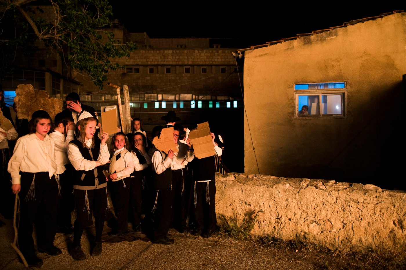 חגיגות ל"ג בעומר בשכונת מאה שערים בירושלים • צפו
