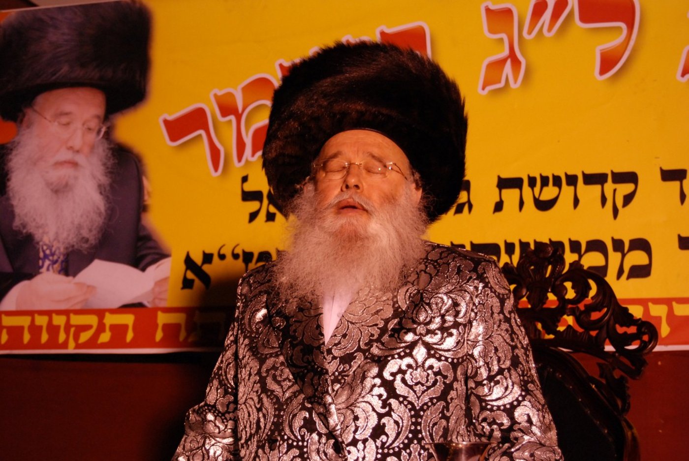 פתח תקווה: הדלקת ל"ג בעומר אצל האדמו"ר ממישקולץ