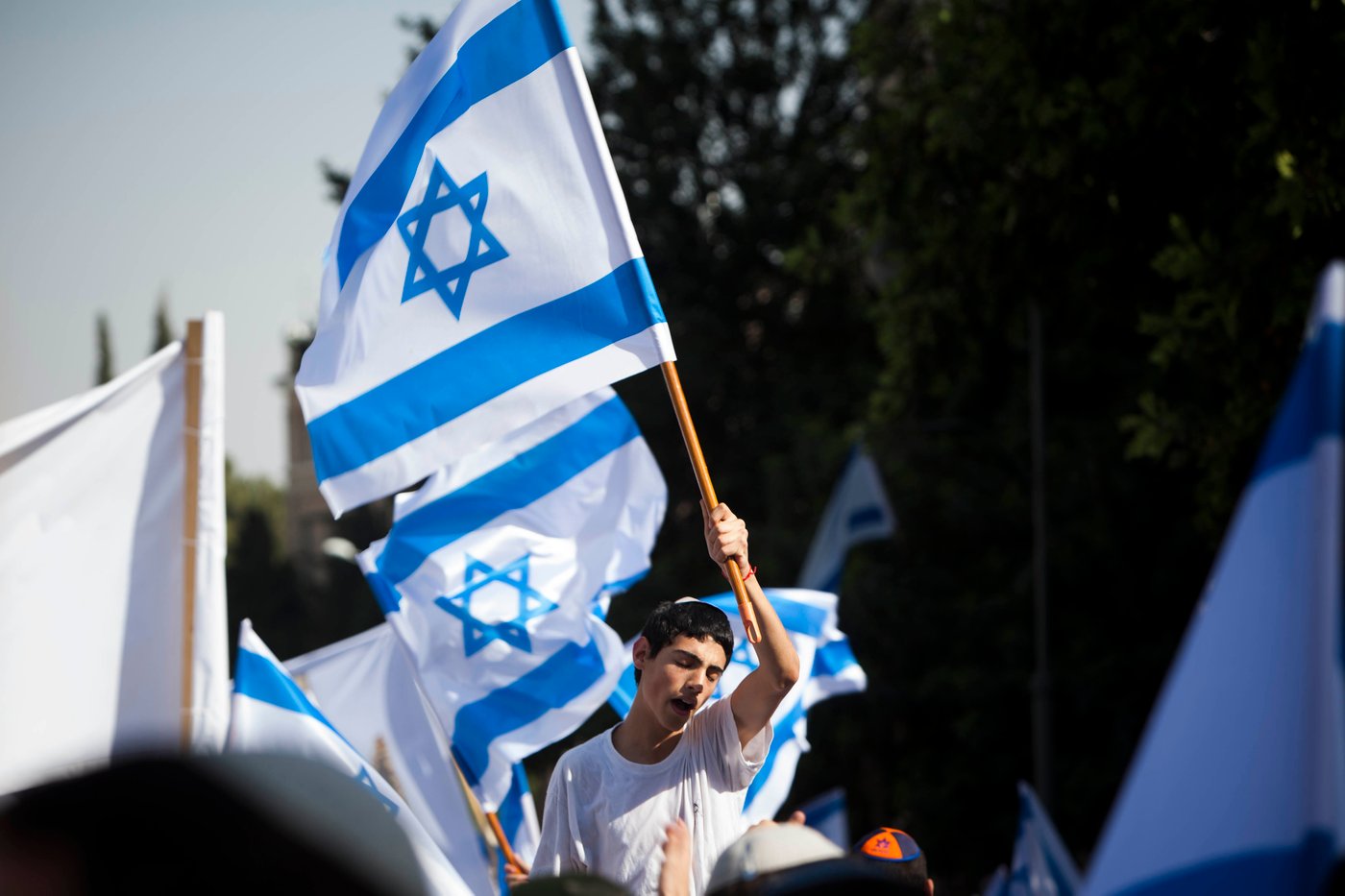 חגיגה שכזו: ריקוד דגלים ביום ירושלים • גלריה