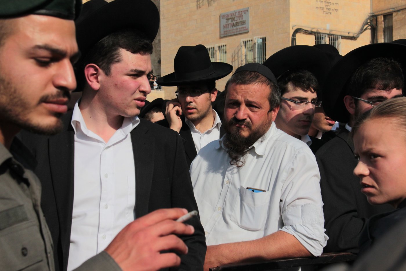 בוקר סוער בכותל: בנות סמינרים מול הרפורמיות