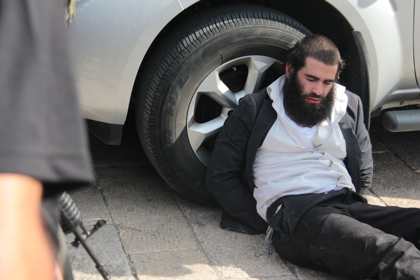 בוקר סוער בכותל: בנות סמינרים מול הרפורמיות