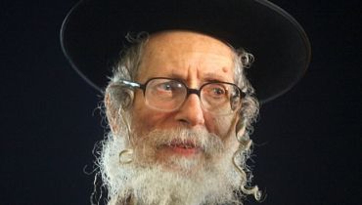 הרב ברלנד. יחגוג יחד עם חסידיו