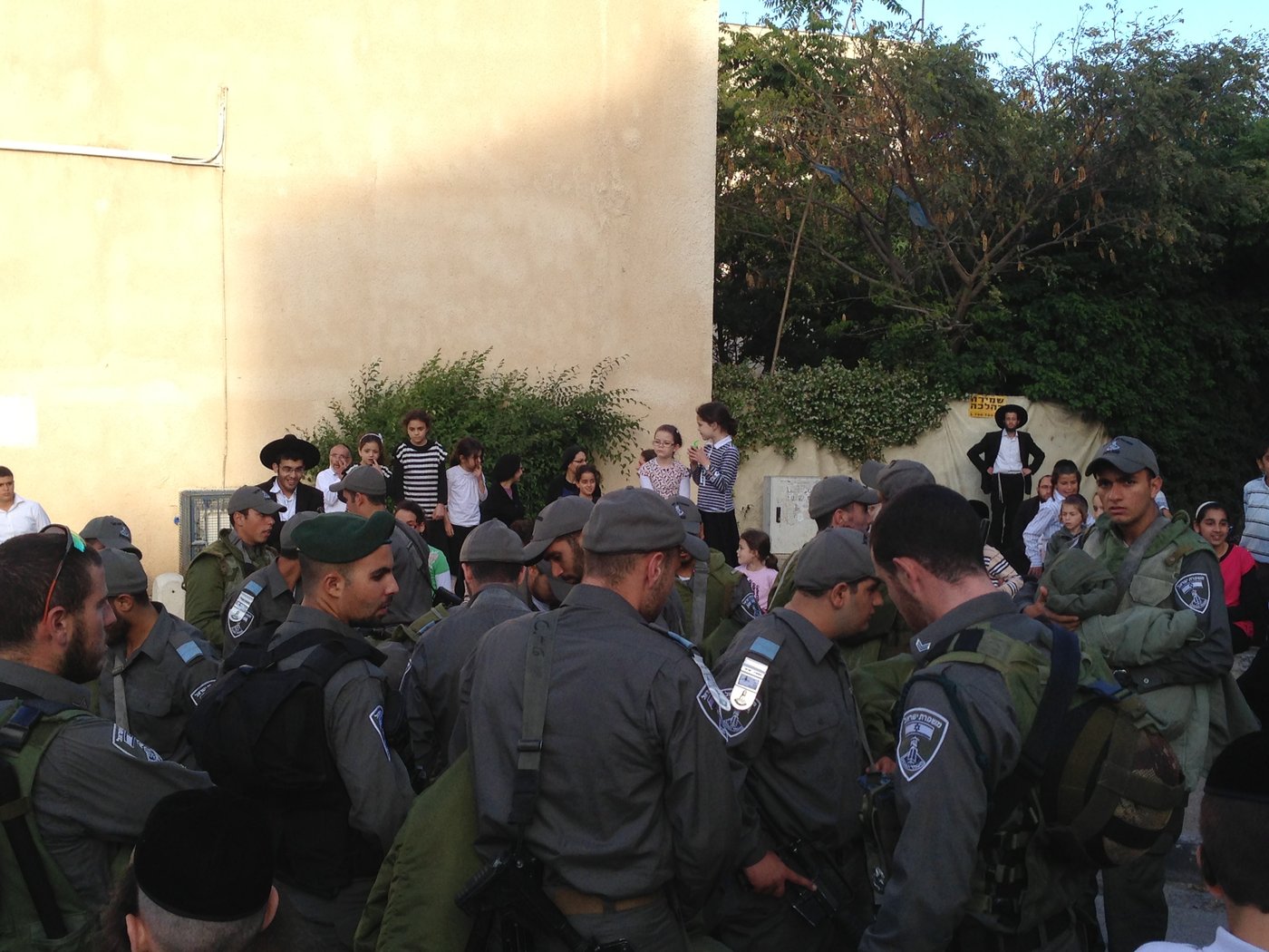 עצרת הגיוס: בלשים ושוטרים נפרשו בשכונת מקור ברוך