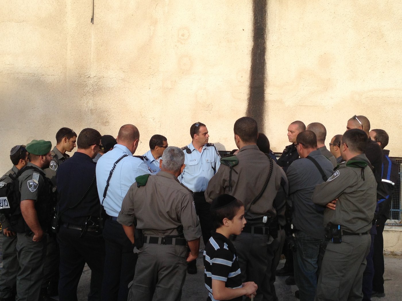 עצרת הגיוס: בלשים ושוטרים נפרשו בשכונת מקור ברוך