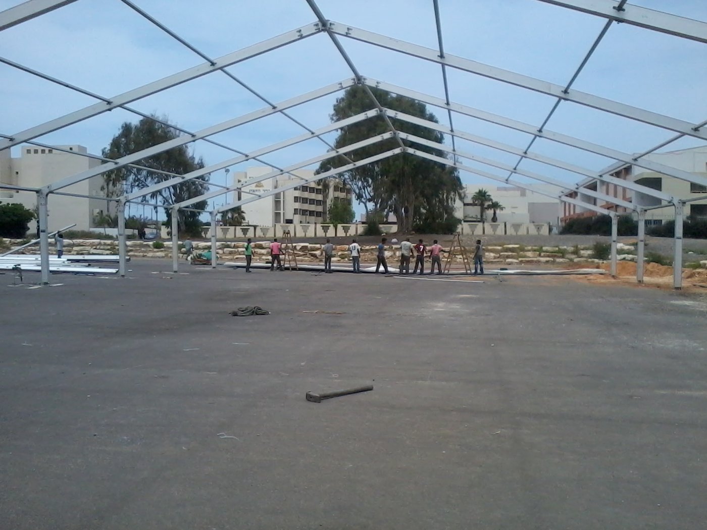 צפו: החלה ההיערכות לחתונת נכדת האדמו"ר מצאנז