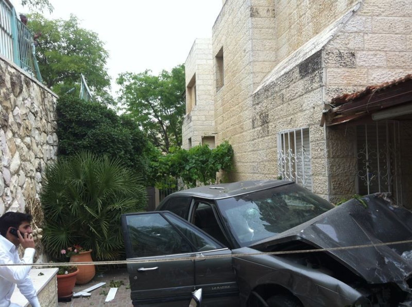 נס בירושלים: קשיש נכנס לתפילה, וניצל מתאונה