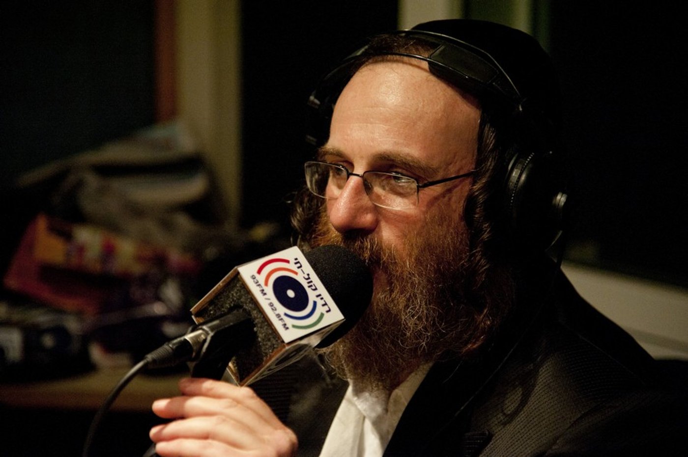 לראשונה: אייזיק האניג בביצוע לייב