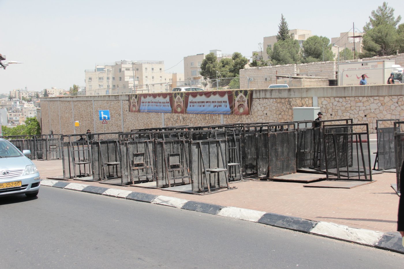 צפו בגלריה: כך נערכת בעלזא לקראת חתונת הענק