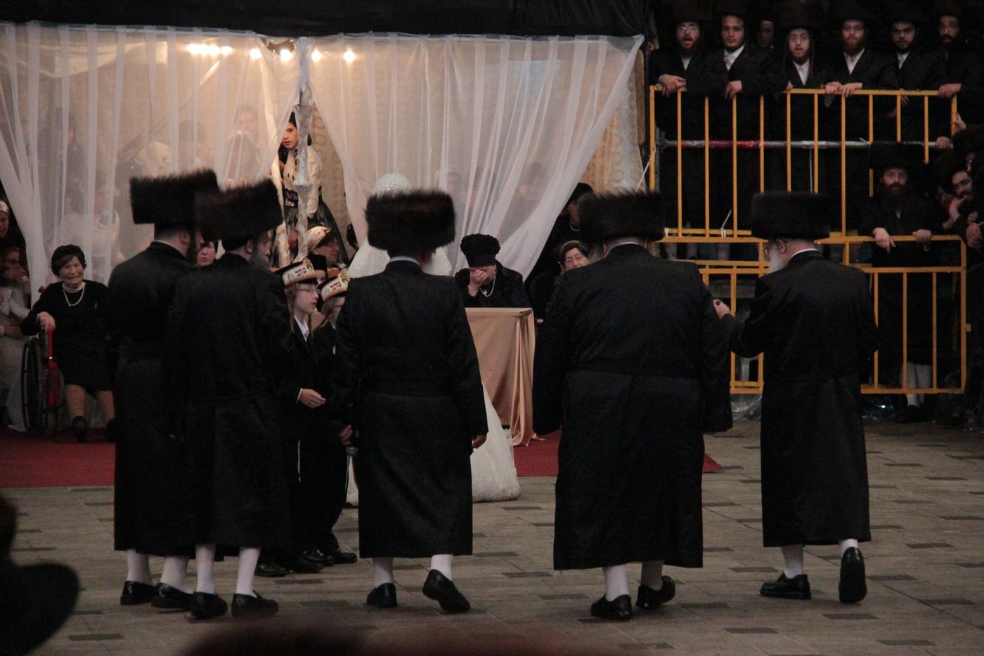 ריקוד ה"מצווה טאנץ" בחתונת 'הנסיך' • וידאו