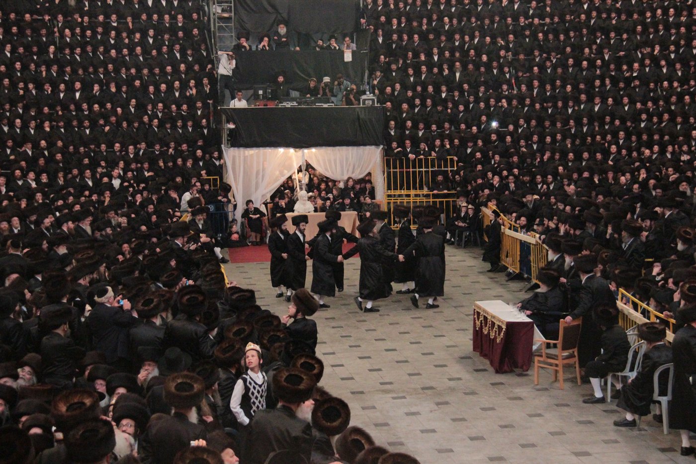 ריקוד ה"מצווה טאנץ" בחתונת 'הנסיך' • וידאו