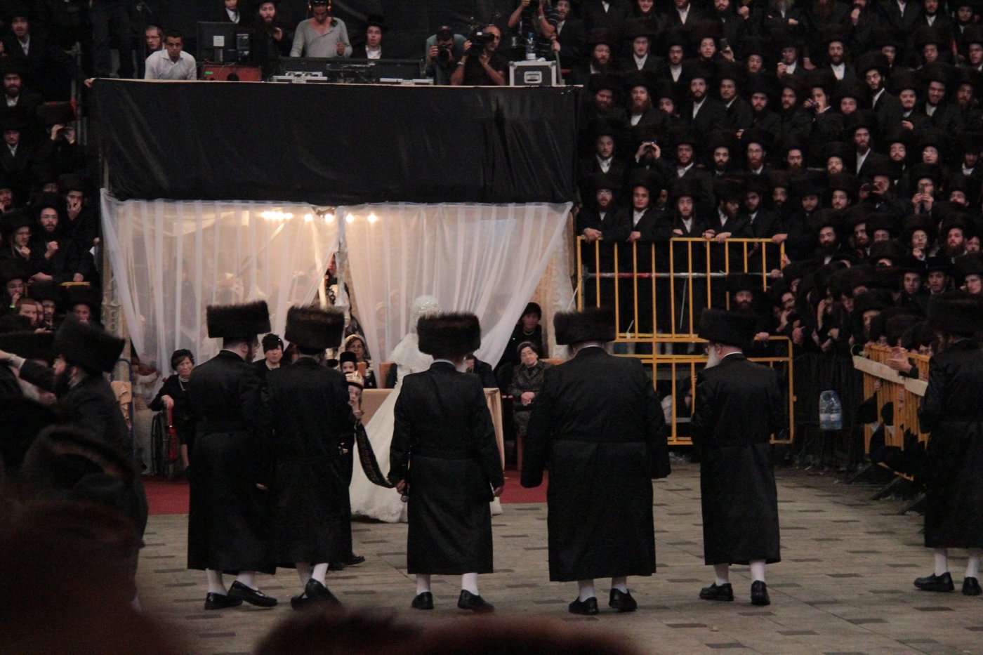 ריקוד ה"מצווה טאנץ" בחתונת 'הנסיך' • וידאו