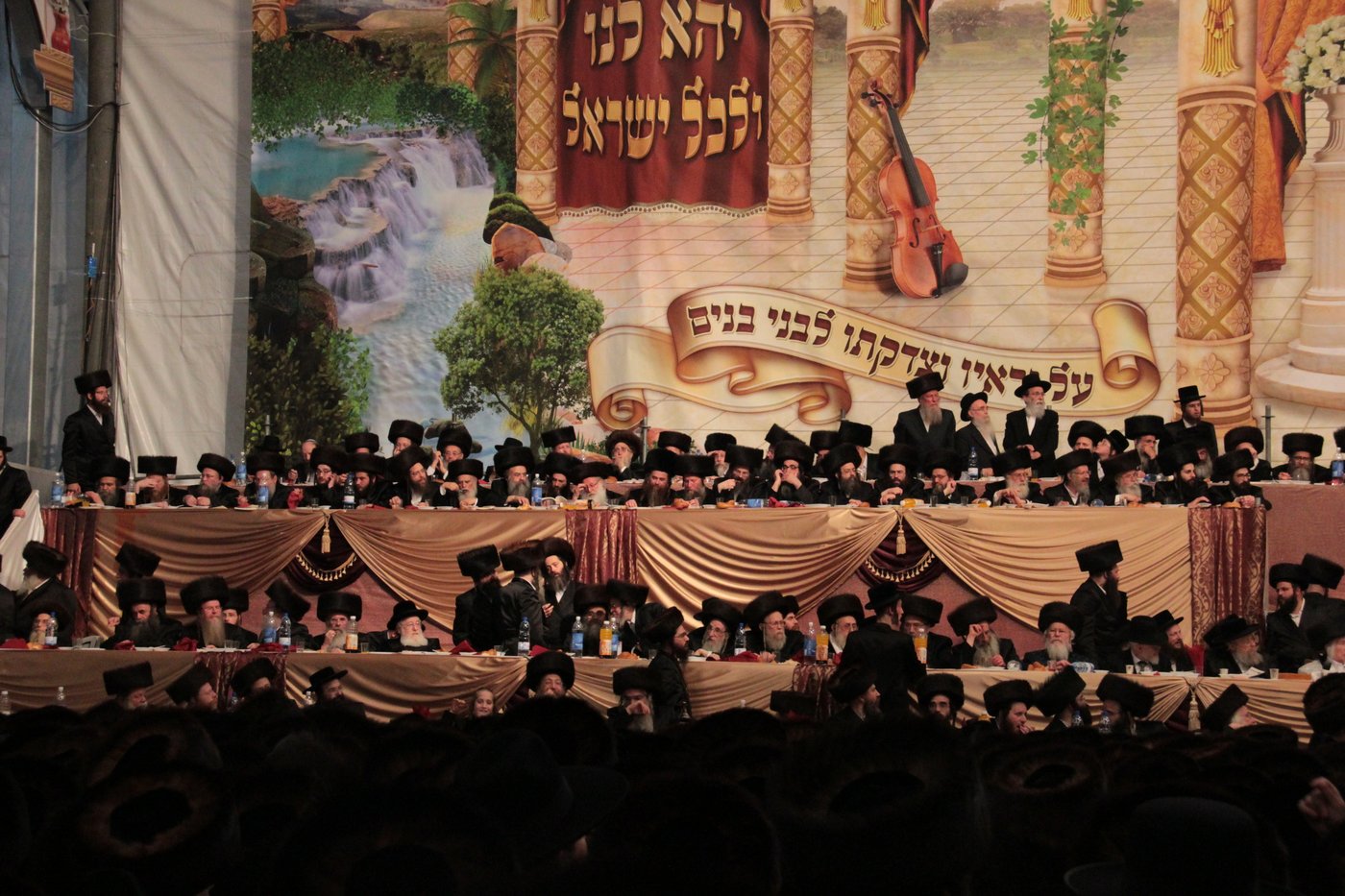 לצד גדולי ישראל: רבבות חגגו עם הנסיך מבעלזא