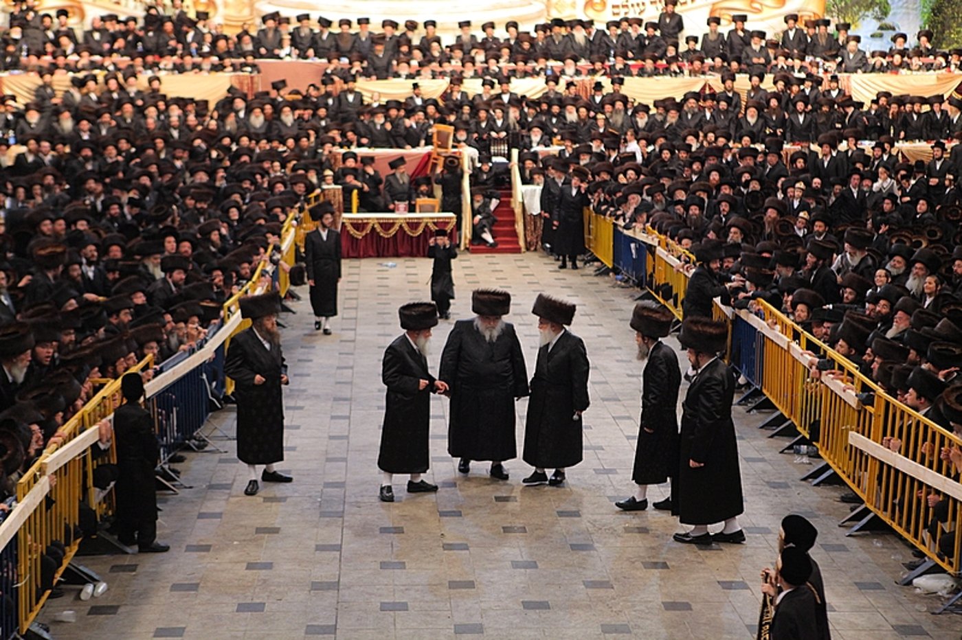 רגע השיא: כ"ק האדמו"ר בריקוד עם הכלה • תיעוד