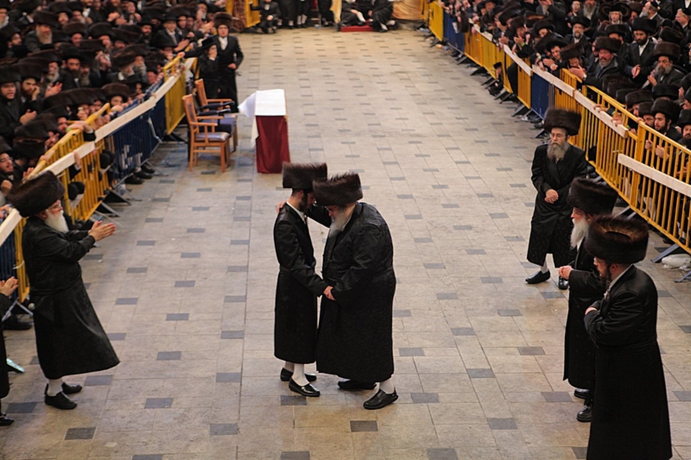 רגע השיא: כ"ק האדמו"ר בריקוד עם הכלה • תיעוד