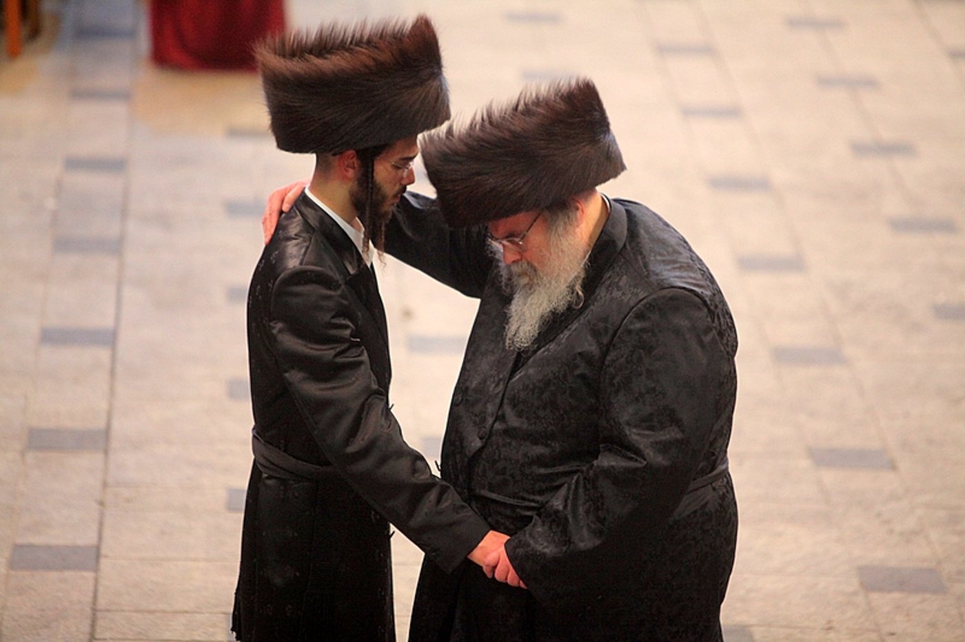 רגע השיא: כ"ק האדמו"ר בריקוד עם הכלה • תיעוד