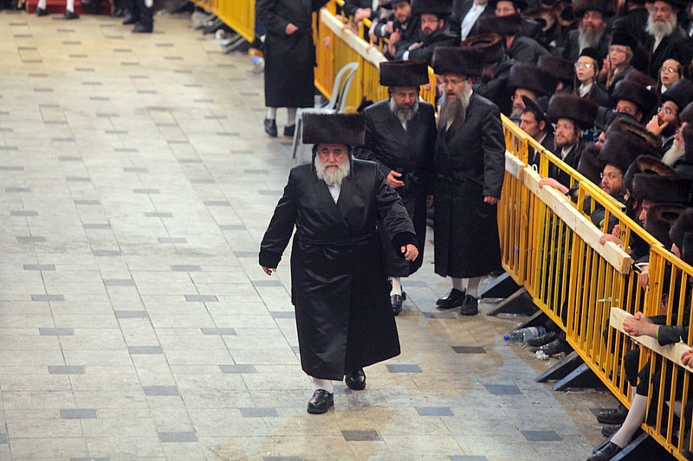 רגע השיא: כ"ק האדמו"ר בריקוד עם הכלה • תיעוד