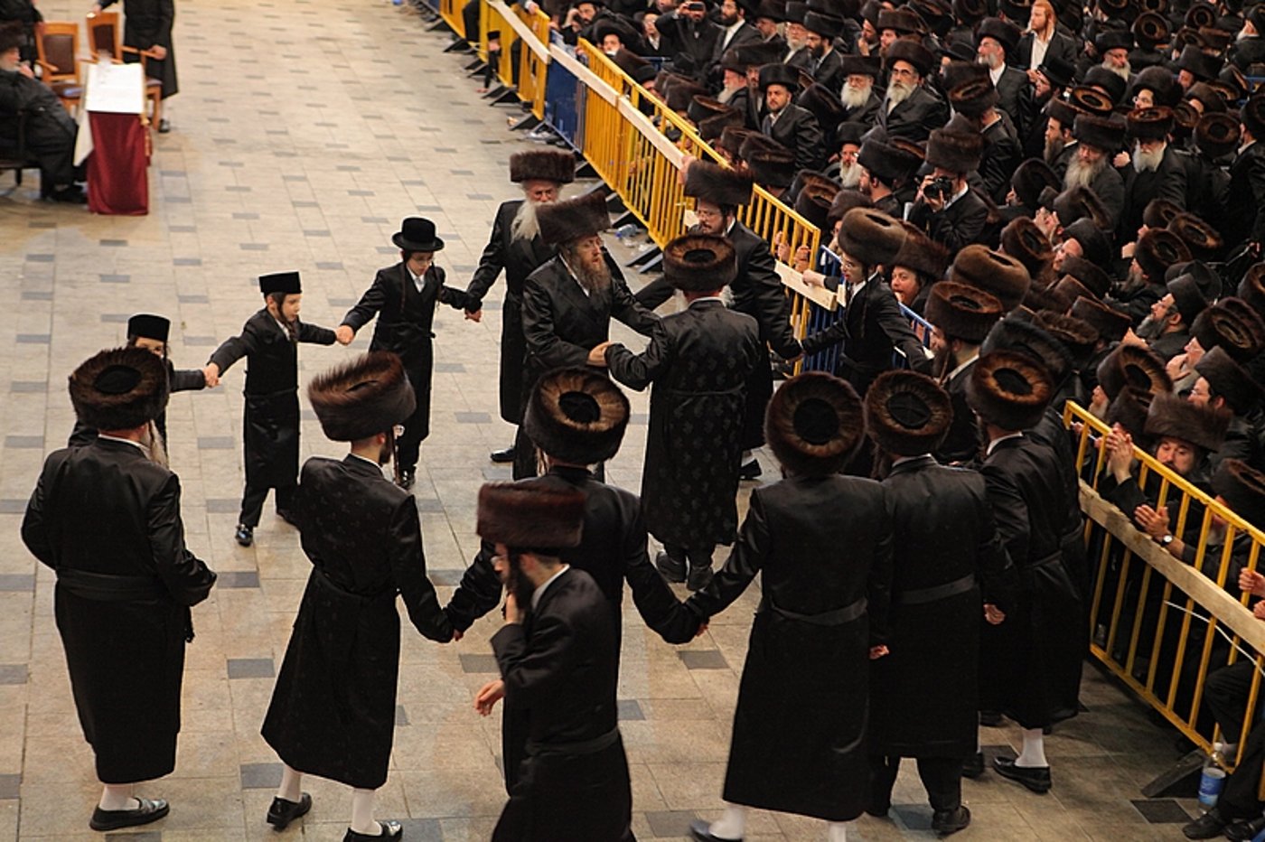 רגע השיא: כ"ק האדמו"ר בריקוד עם הכלה • תיעוד