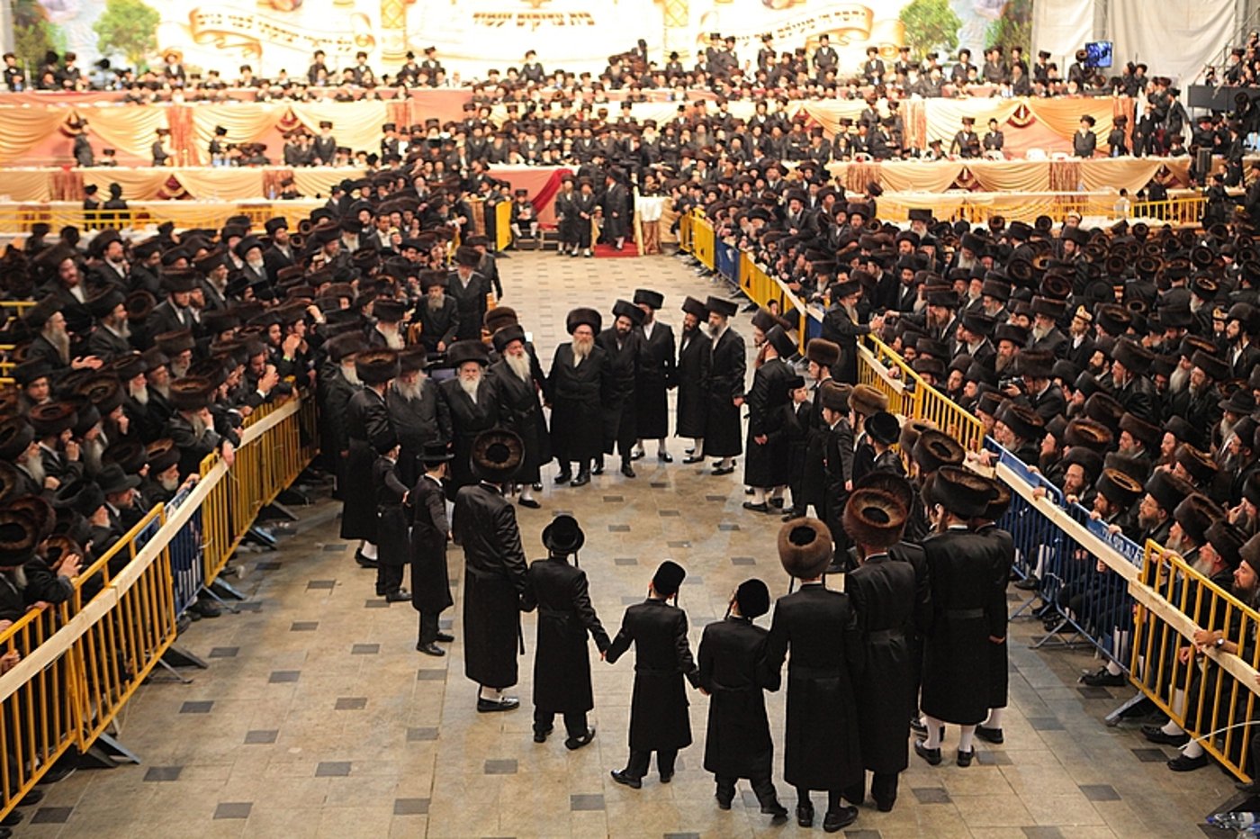 רגע השיא: כ"ק האדמו"ר בריקוד עם הכלה • תיעוד