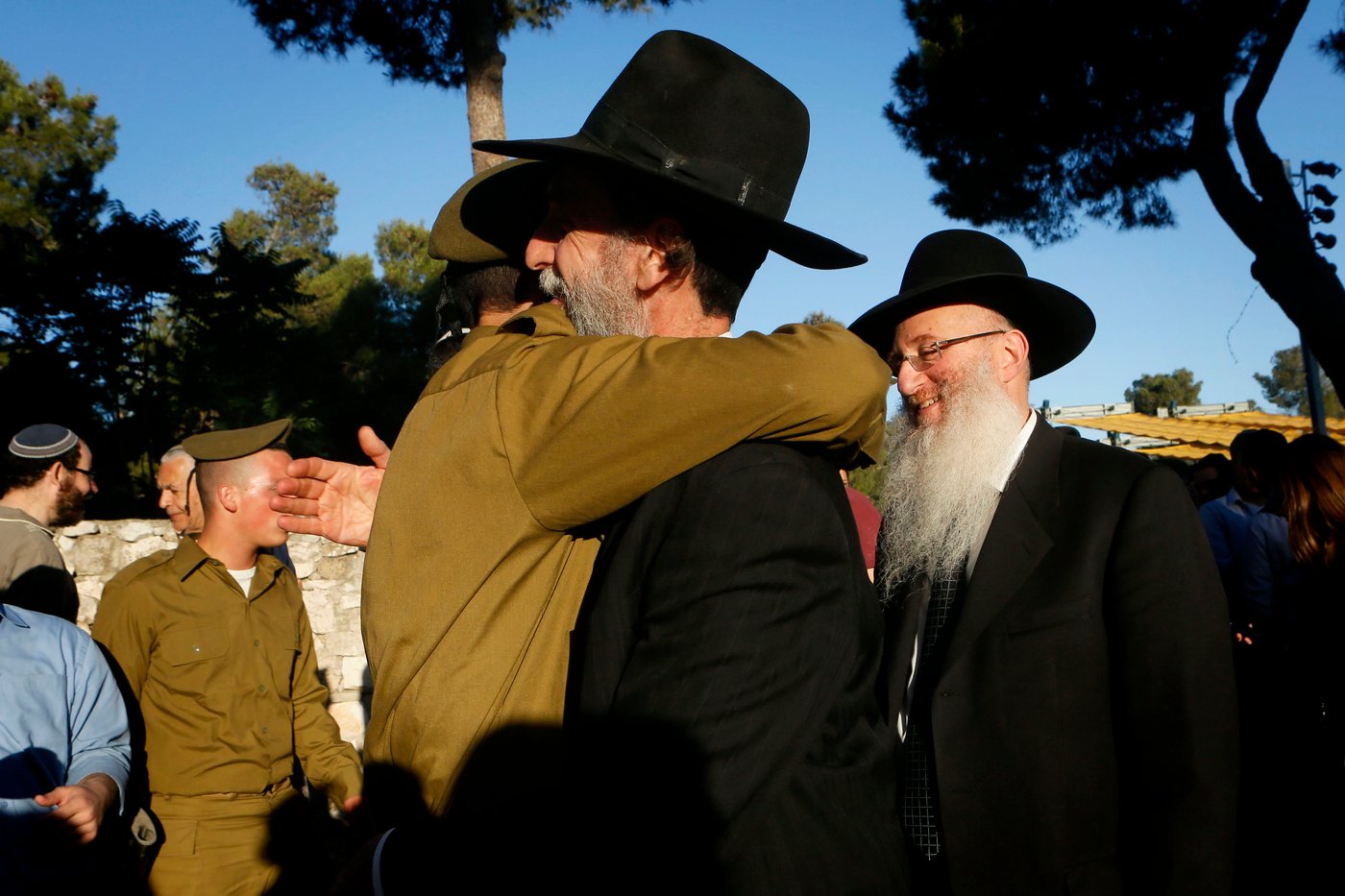 צפו בגלריה: חיילי הנח"ל החרדי הושבעו, פעילים חרדים באו לחבק