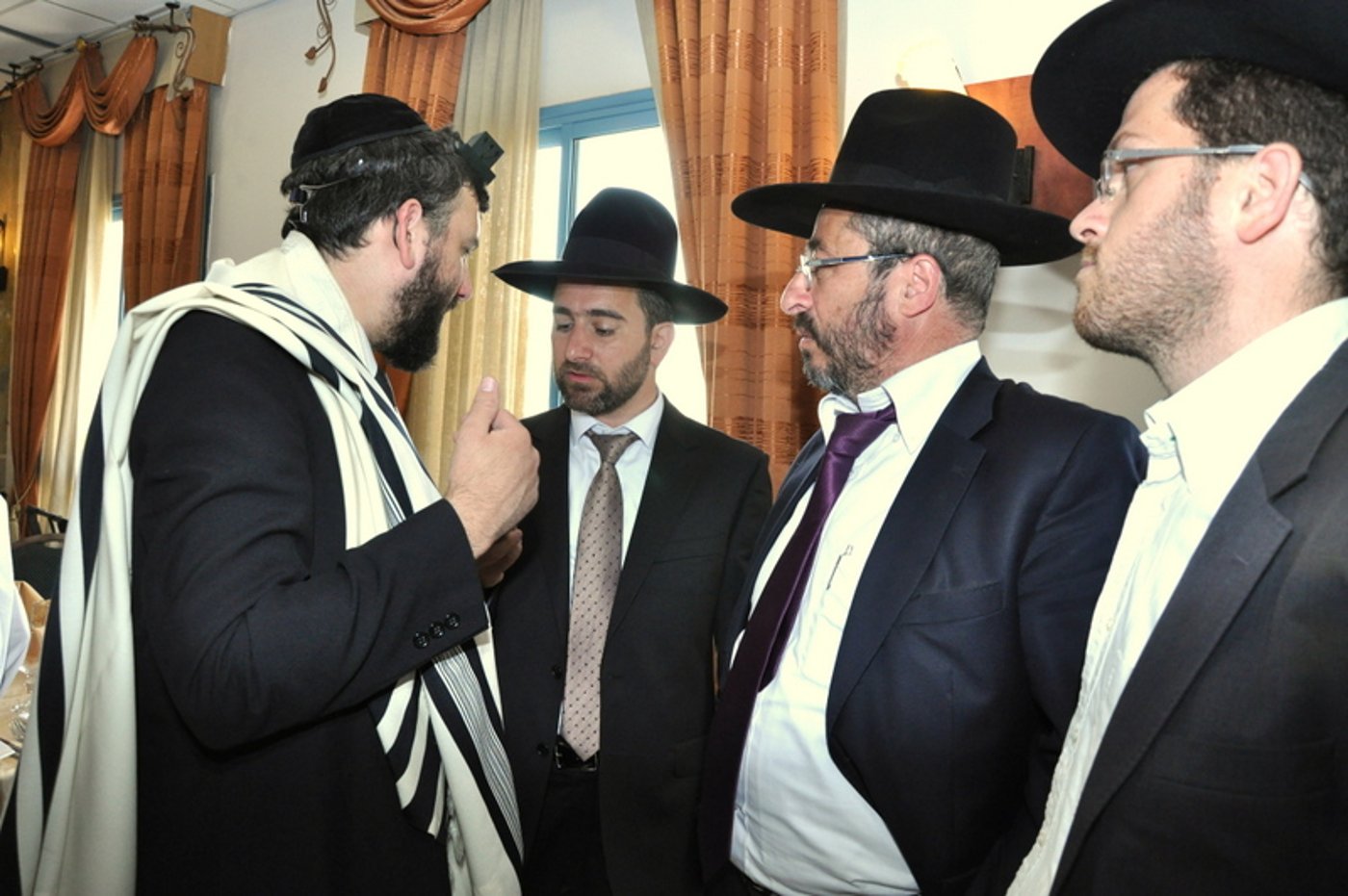 צפו: ברית לבנו של עורך 'הפלס'