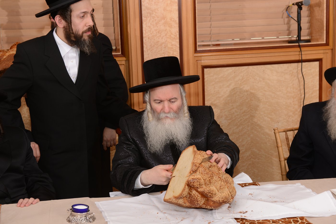 צפו: דינר לישיבת 'עץ חיים - באבוב'