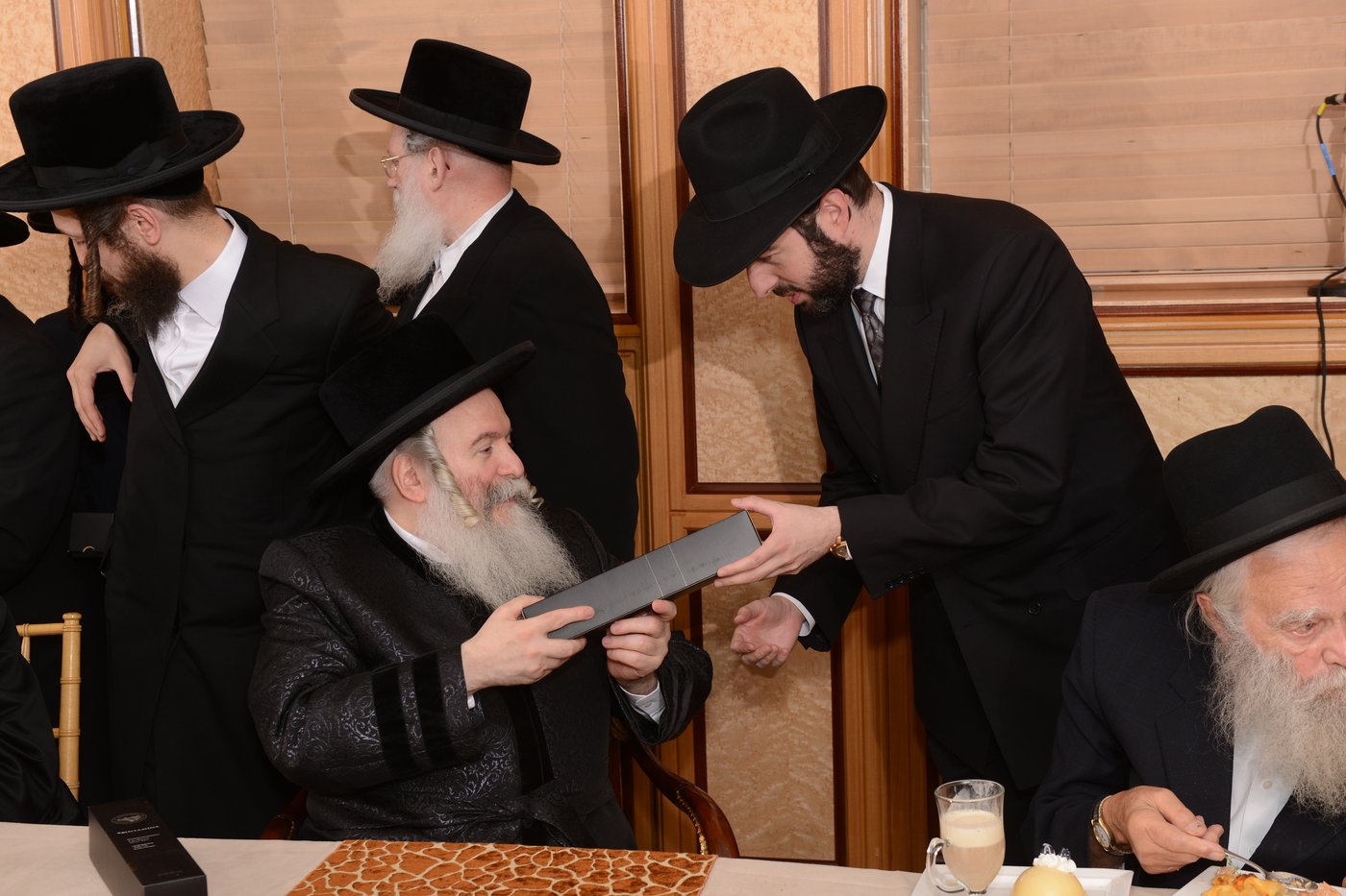 צפו: דינר לישיבת 'עץ חיים - באבוב'