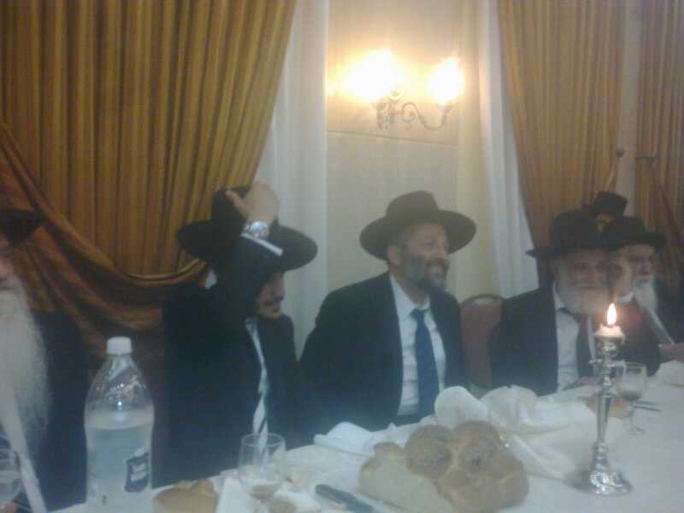 כיבד את הטבריינים. דרעי בחתונה
