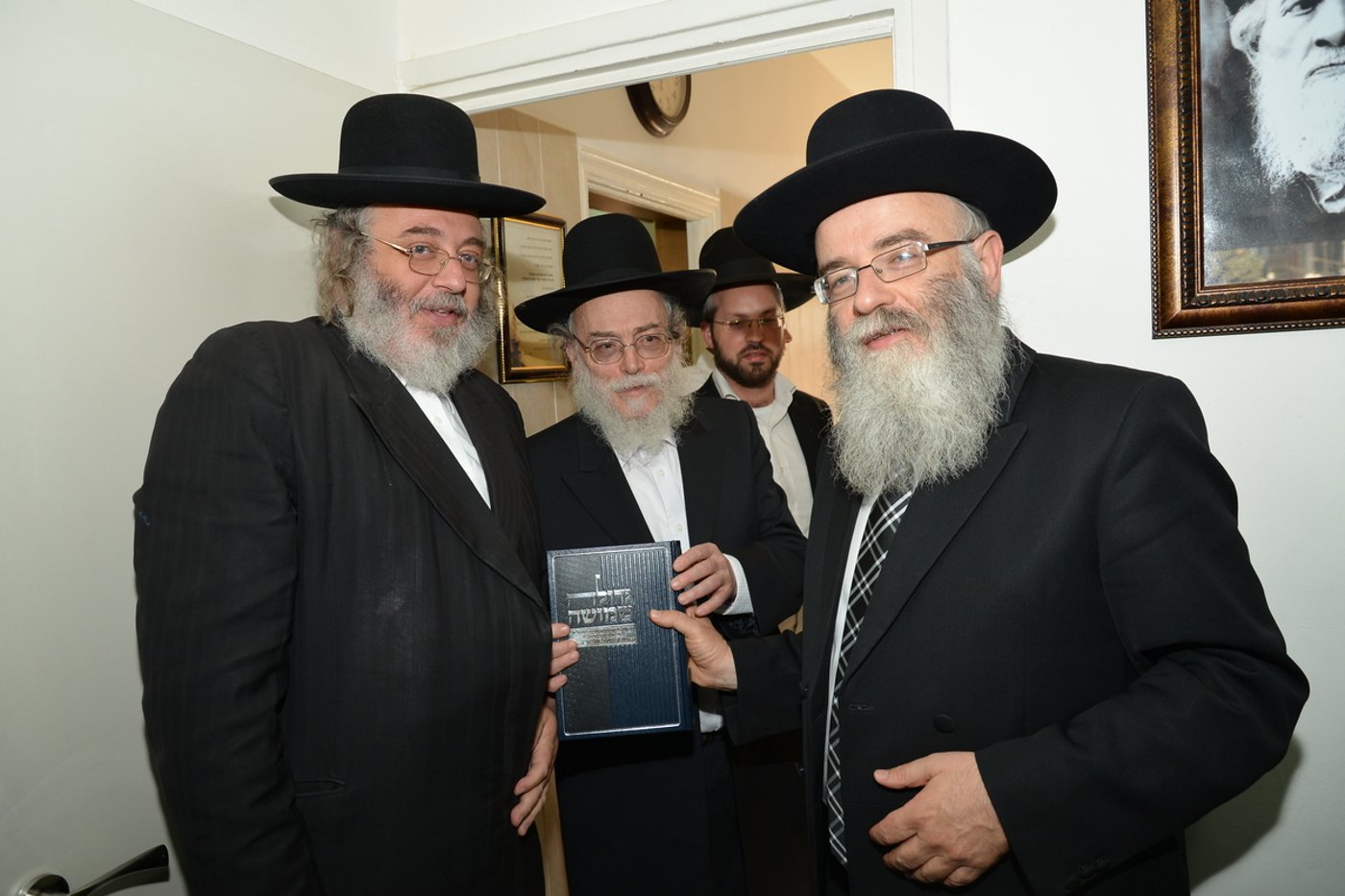 הכנסת ספר תורה לזכר הגרי"ש אלישיב • גלריה