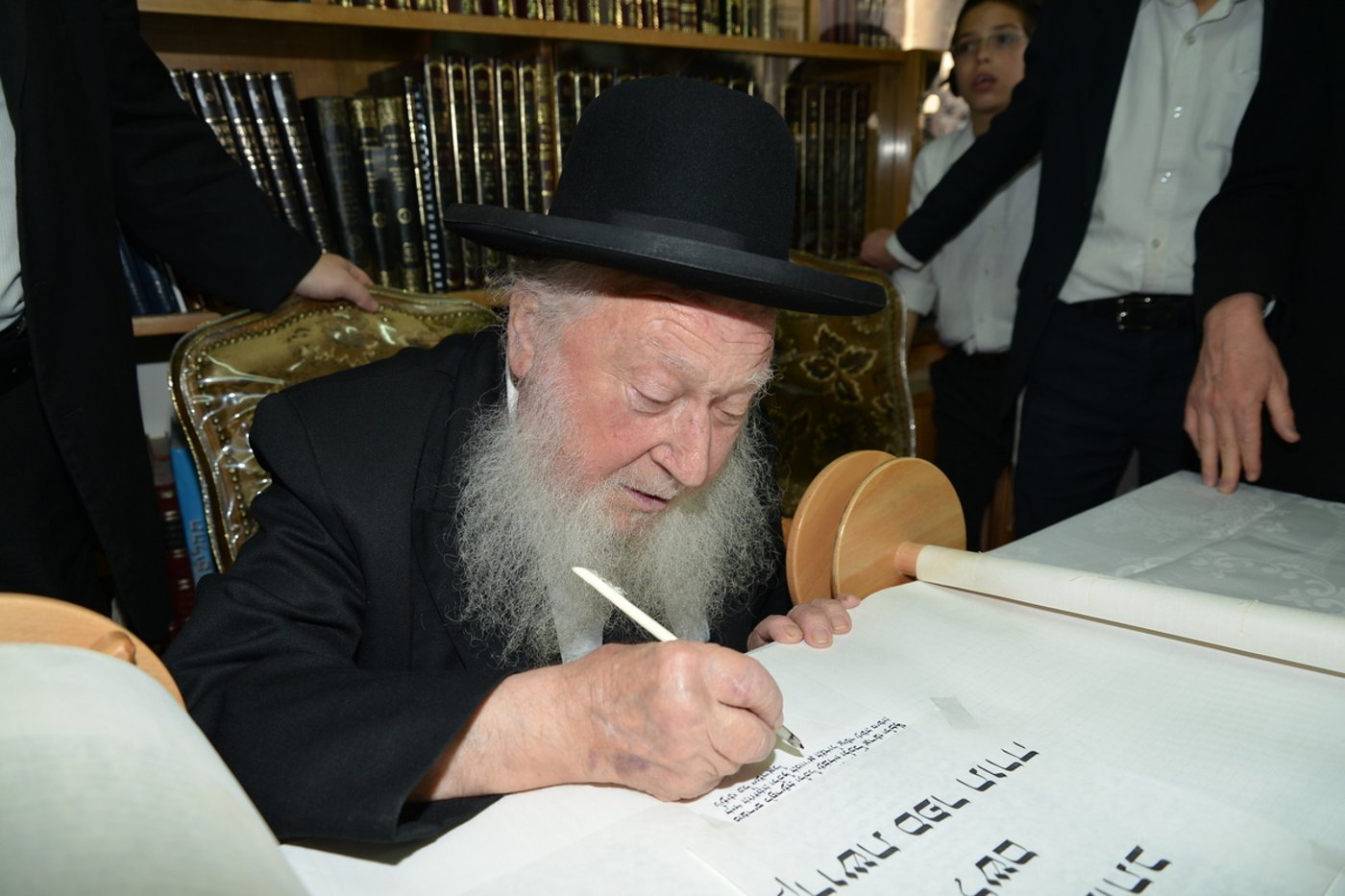הכנסת ספר תורה לזכר הגרי"ש אלישיב • גלריה