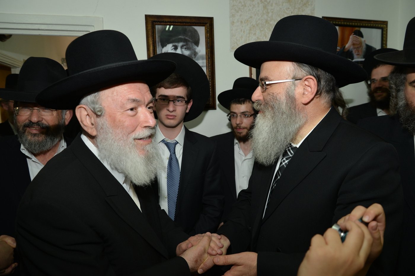 הכנסת ספר תורה לזכר הגרי"ש אלישיב • גלריה