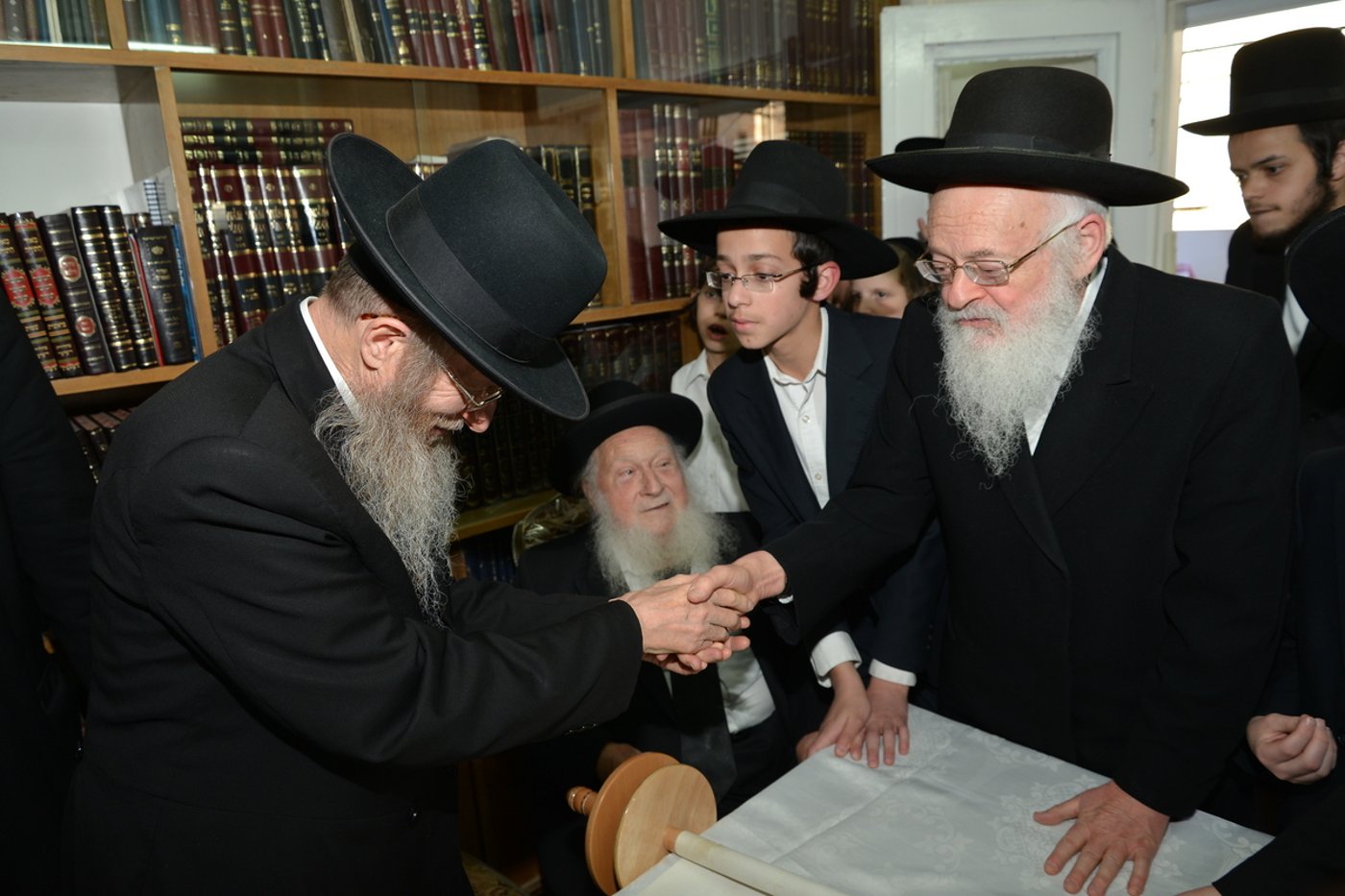 הכנסת ספר תורה לזכר הגרי"ש אלישיב • גלריה