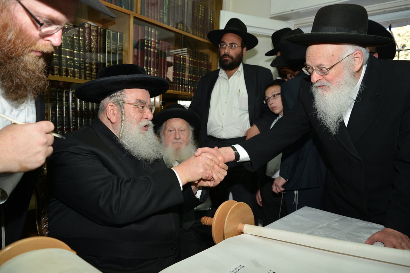 הכנסת ספר תורה לזכר הגרי"ש אלישיב • גלריה