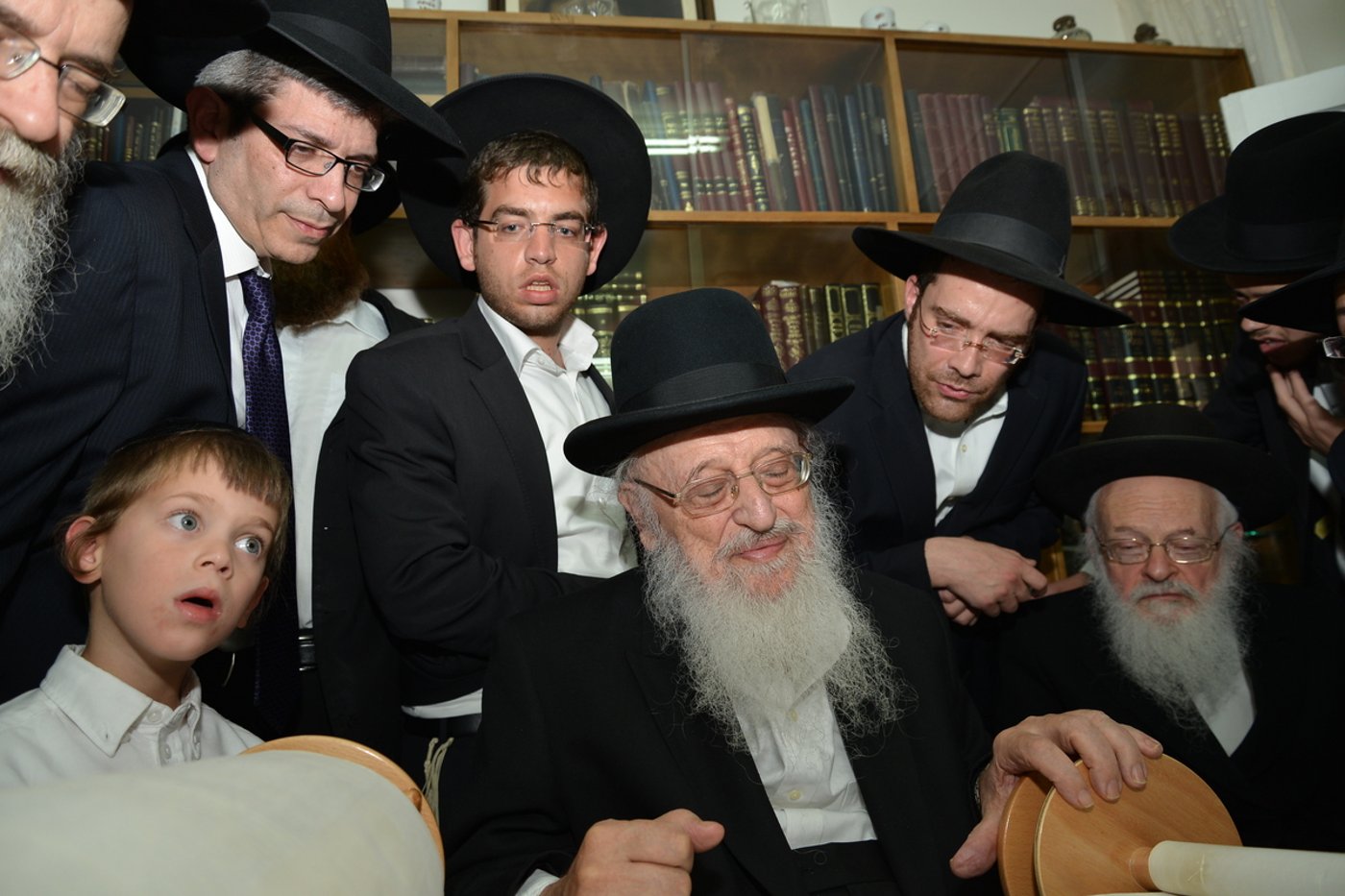 הכנסת ספר תורה לזכר הגרי"ש אלישיב • גלריה