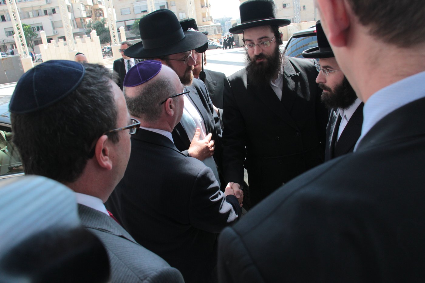 צפו בתיעוד: סגן שר החוץ הבריטי נועד עם האדמו"ר מבעלזא