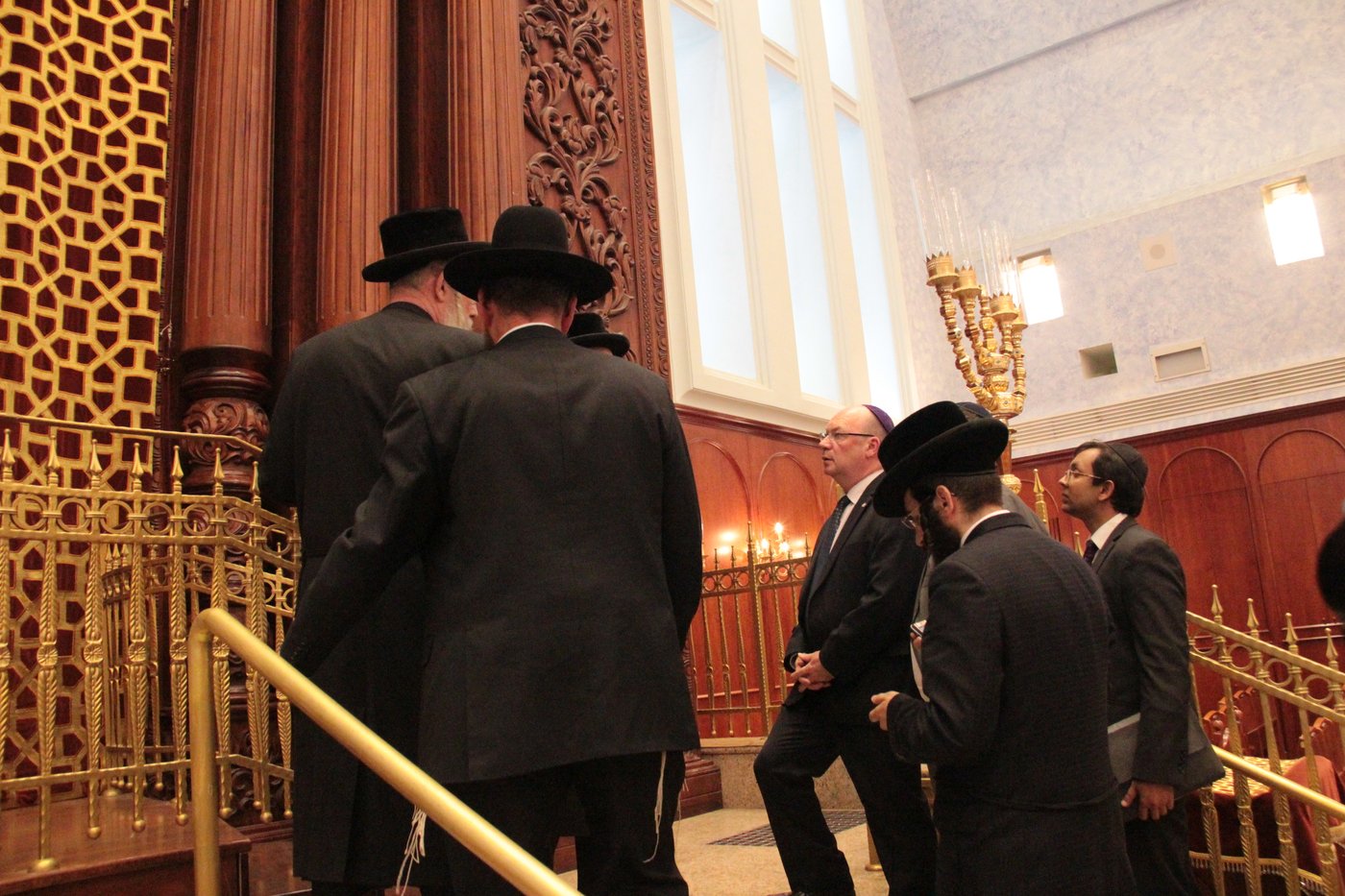 צפו בתיעוד: סגן שר החוץ הבריטי נועד עם האדמו"ר מבעלזא