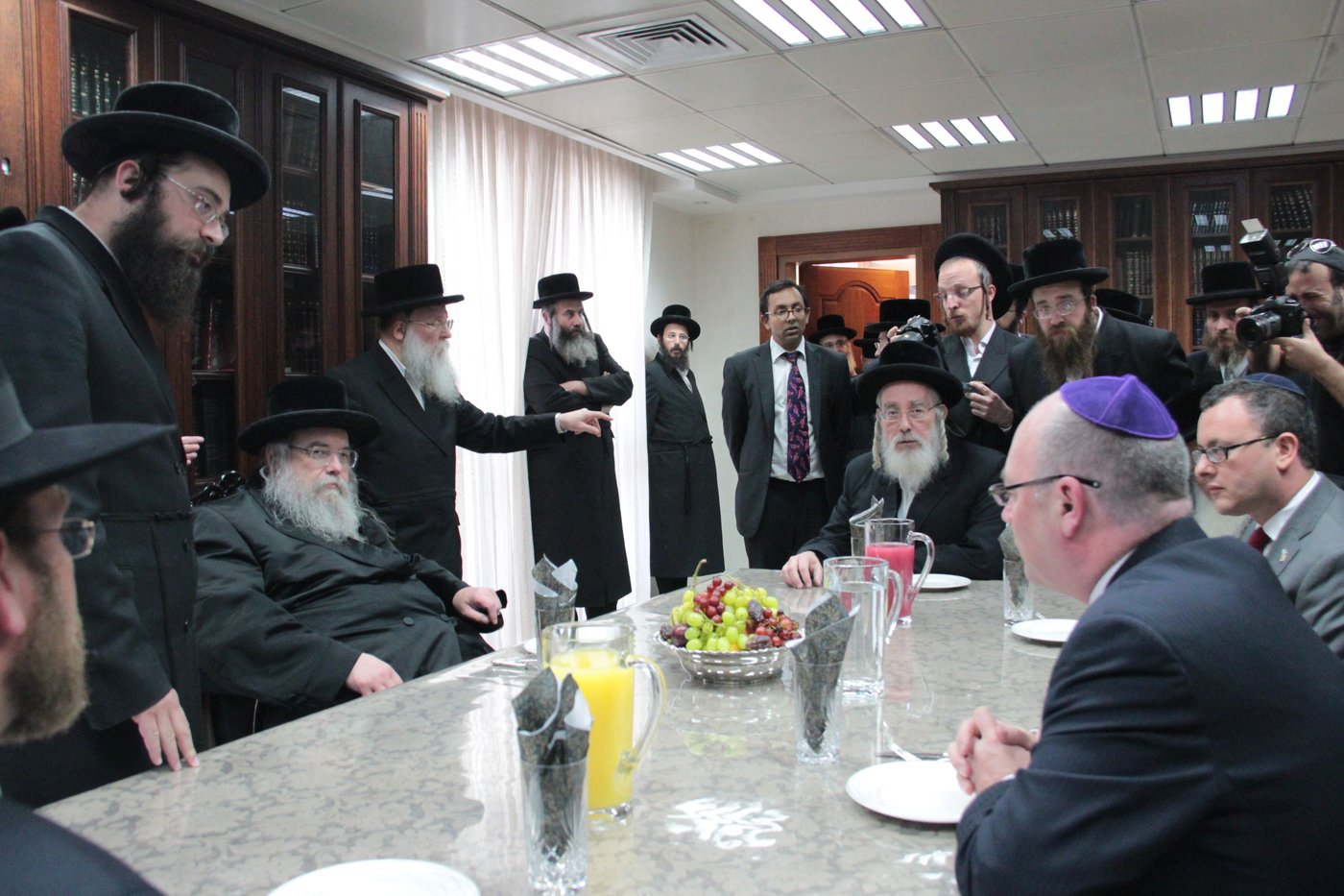 צפו בתיעוד: סגן שר החוץ הבריטי נועד עם האדמו"ר מבעלזא