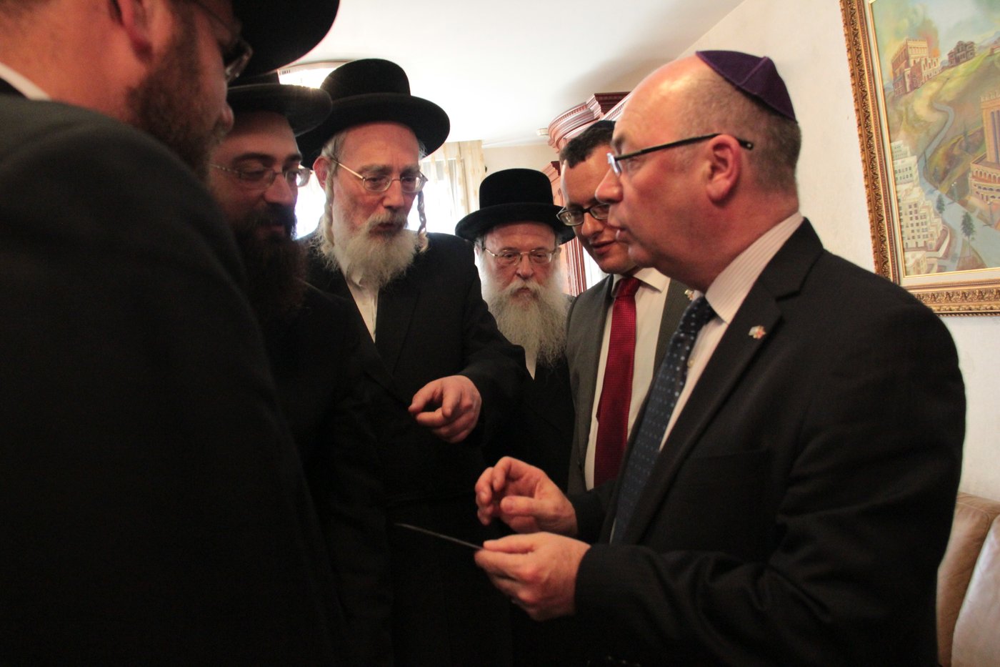 צפו בתיעוד: סגן שר החוץ הבריטי נועד עם האדמו"ר מבעלזא