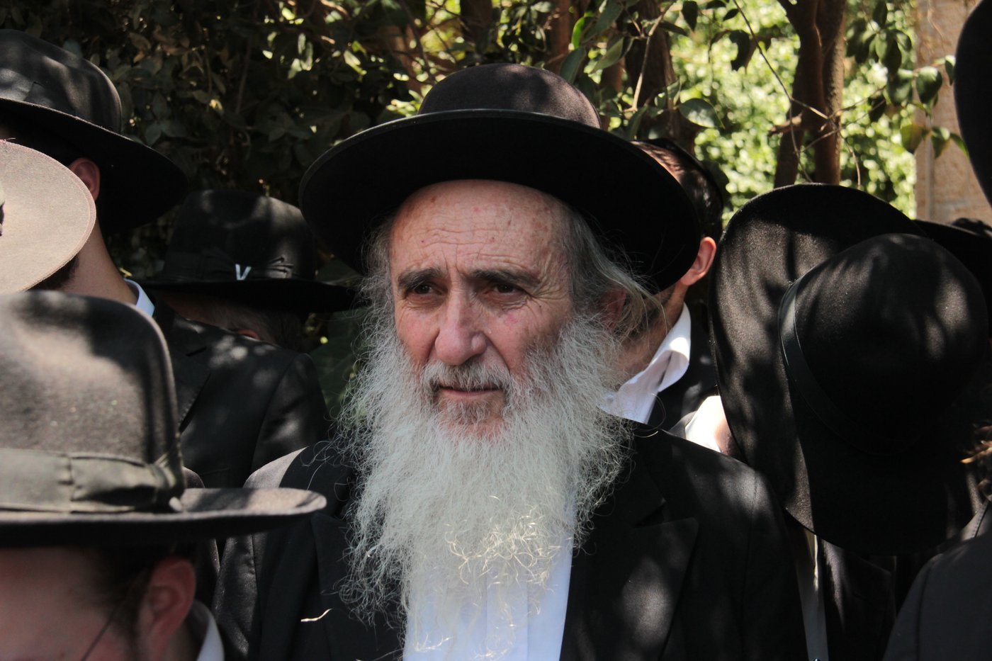 אלפים מלווים את הגאון רבי יהושע נויבירט זצ"ל • תיעוד