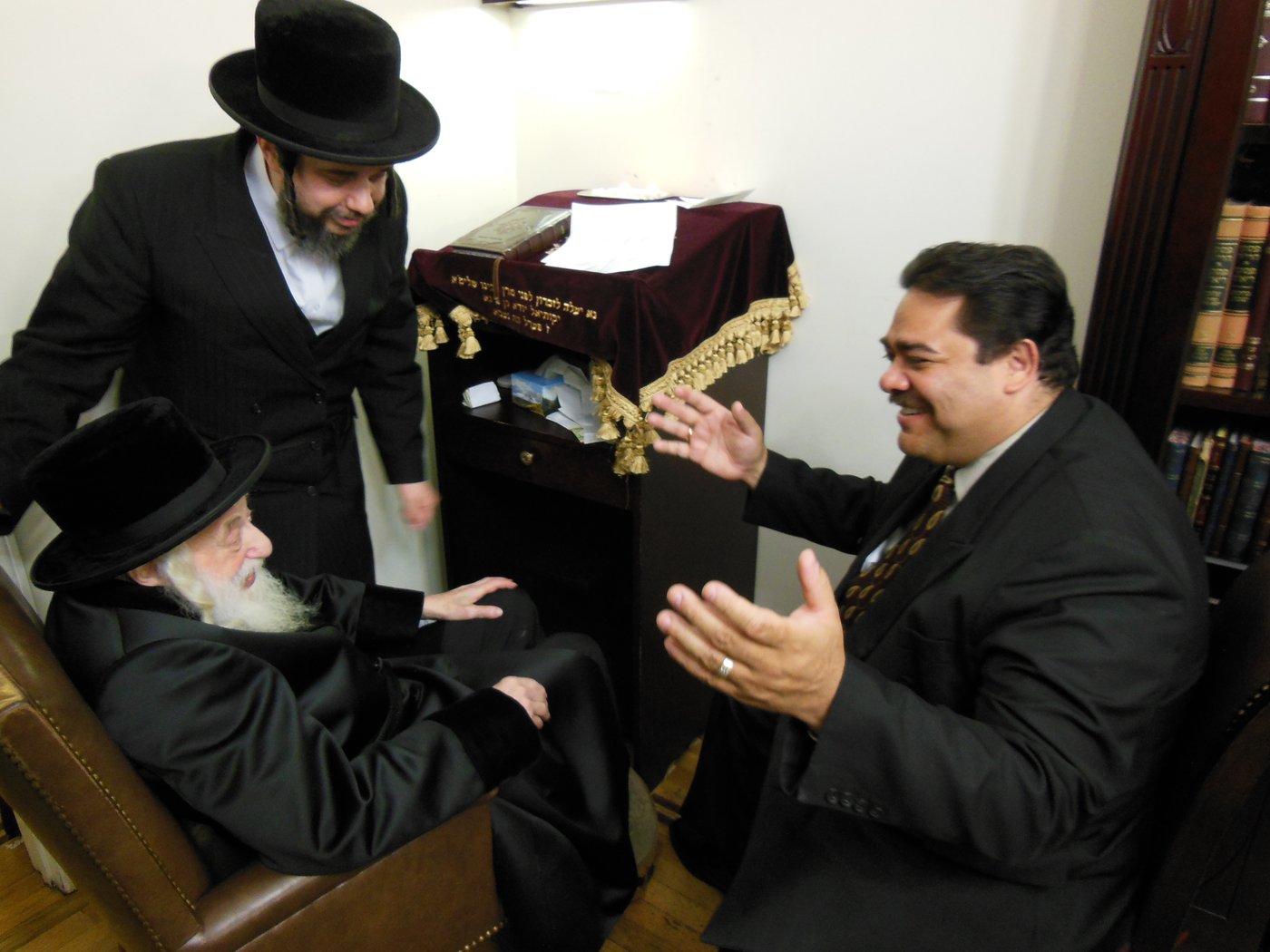 אריק ג'סלגאדו נפגש עם הרבי מסקולען: אתייצב לצד הקהילה היהודית