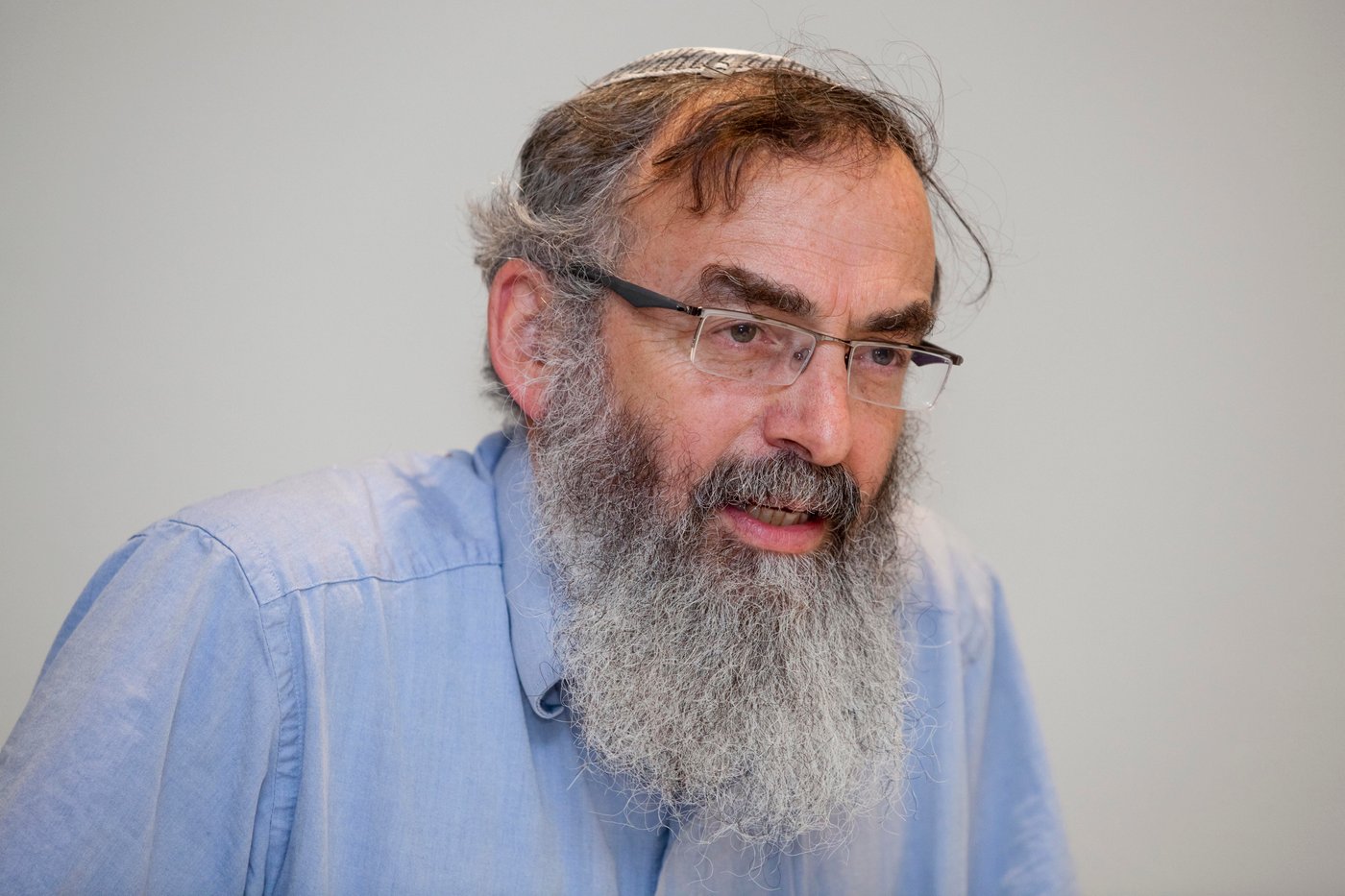 "רב פלוני נצפה בסרט כך וכך", דוד סתיו