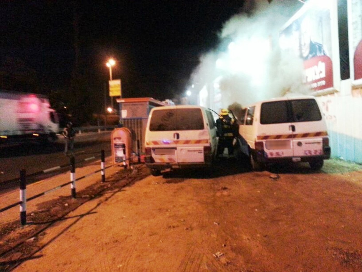 תג מחיר? רכב להסעת שב"חים הוצת • תמונות