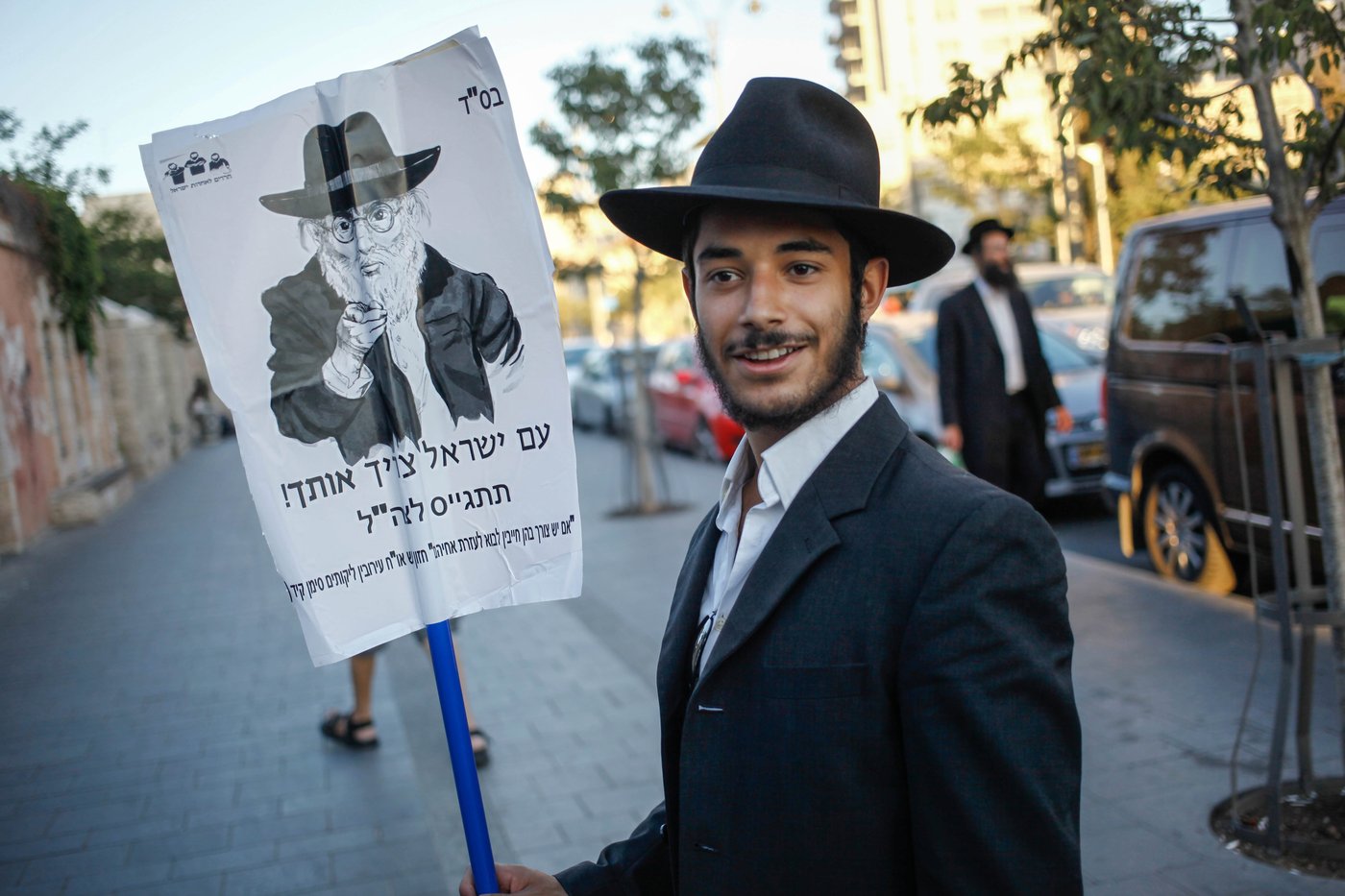 צפו: הפגנה תמיכה ב'חרד"קים' מול לשכת הגיוס בי-ם