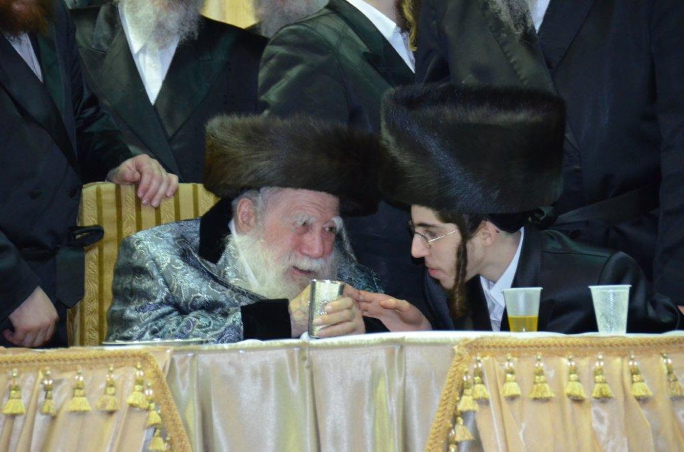מצהלות חתנים: חתונת נכד האדמו"ר מערלוי • צפו