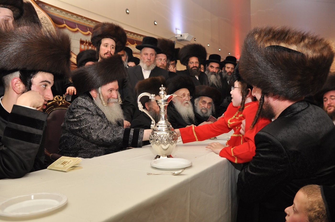 האדמו"ר מבאבוב בביקור בלונדון • תיעוד ענק
