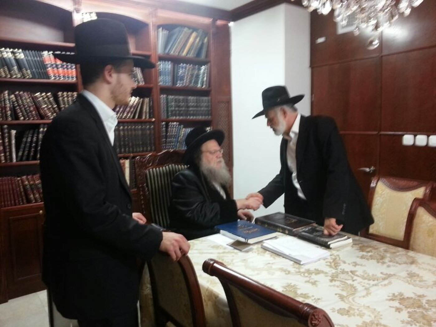 צפו: גדולי ישראל בחנוכת בית 'איחוד הצלה' בבני ברק
