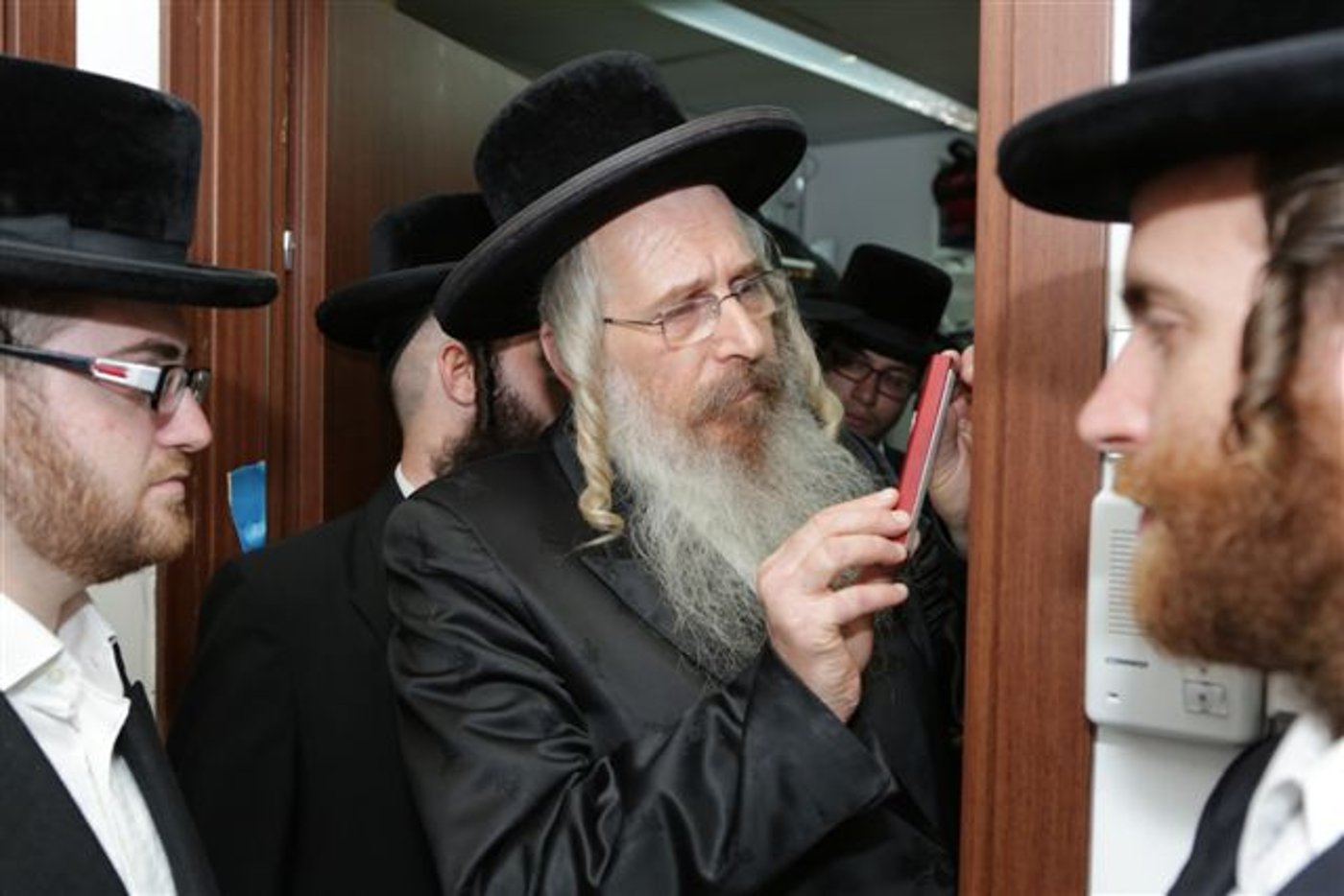 צפו: גדולי ישראל בחנוכת בית 'איחוד הצלה' בבני ברק